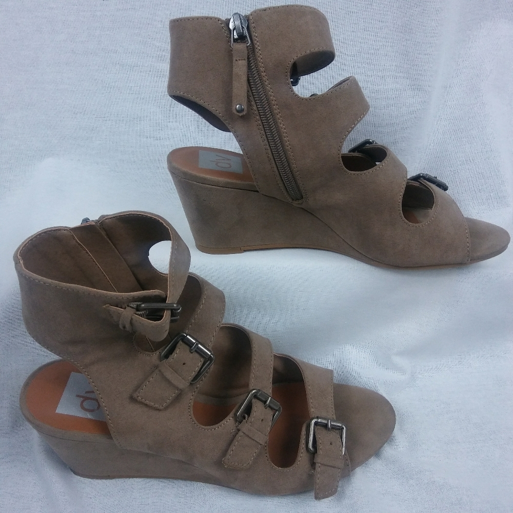 *SOLD* DV By Dolce Vita | Tan Wedges - Size 8 - Picture 5 of 8